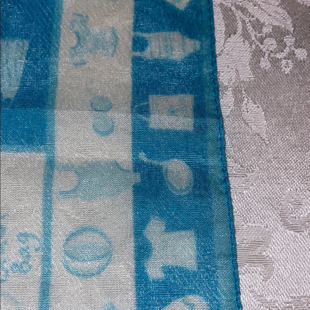 Vintage 1970’s Blue & White Patterned Scarf.  20x20” - Picture 4 of 4